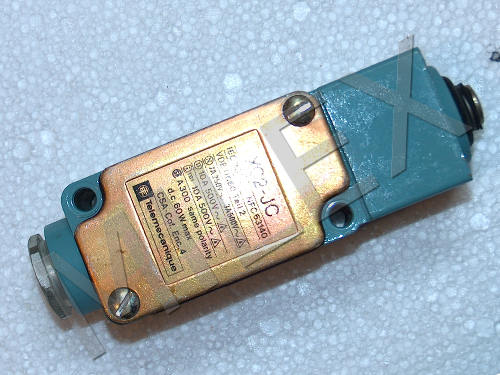 Łącznik krańcowy Telemecanique XC2-JC z przyciskiem metalowym JE