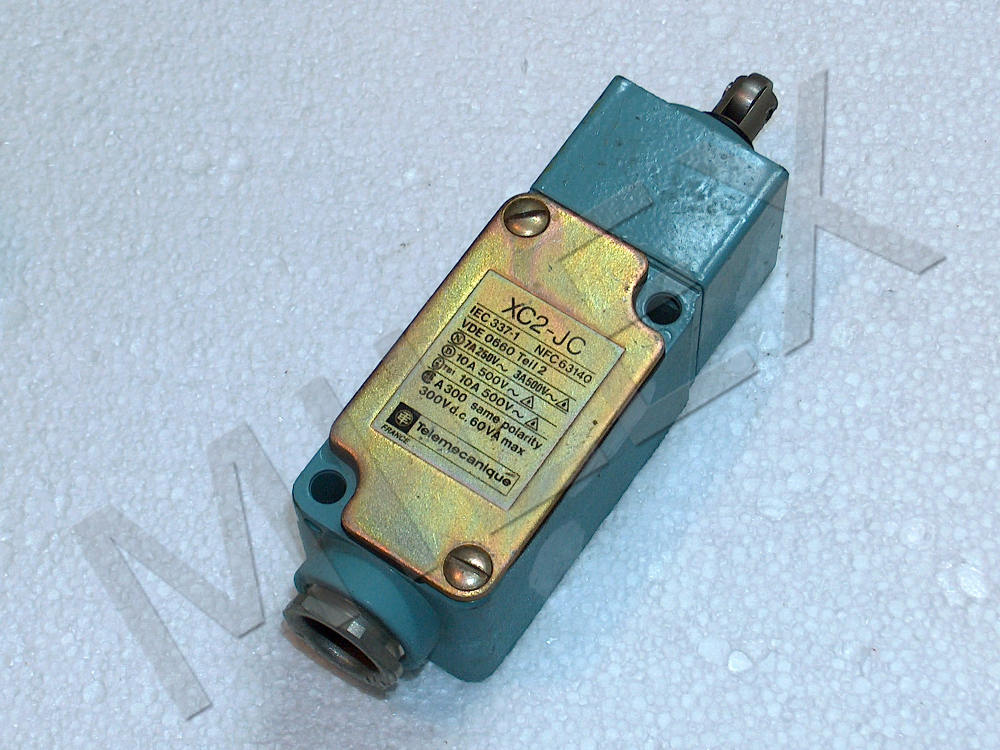 Łącznik krańcowy Telemecanique XC2-JC z rolka metalową JE62 - Kliknij na obrazek aby go zamknąć